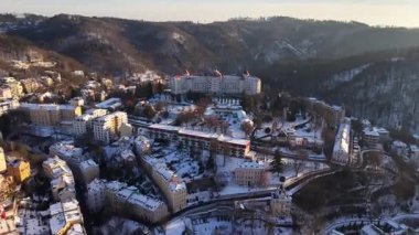 Çek Cumhuriyeti, Karlovy Vary Üzerine Gün Batımı Hava Görüntüsü