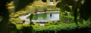 Bahçedeki yeşil gölet, Portekiz