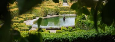 Bahçedeki yeşil gölet, Portekiz