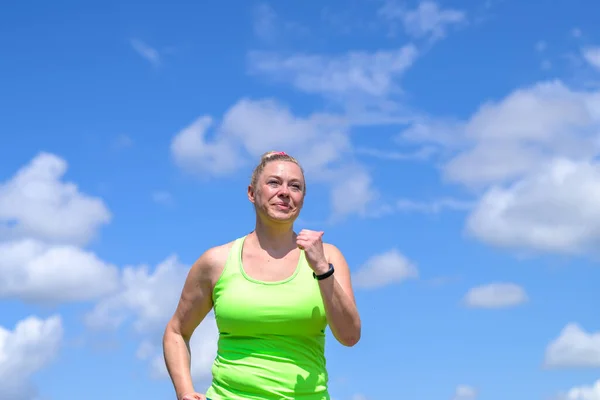Happy Middle Aged Woman Grinning Herself She Jogs Outdoors Summer — Stock Photo, Image