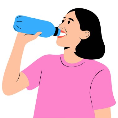  Kısa saçlı genç kadın sağlıklı maden suyu içiyor.