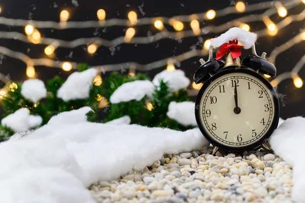 Vrolijk Kerstcadeau Doos Besneeuwde Nacht Achtergrond — Stockfoto