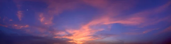 Панорама Небо Облака Вечером — стоковое фото