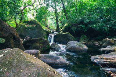Seyahat konsepti: Khao Chamao Şelalesi Ulusal Parkı Aşk Parkı