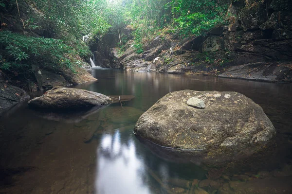 Conceito Viagem Khao Chamao Waterfall National Park Amo Natureza — Fotografia de Stock