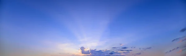 Panorama Himmel Och Moln Sol Ljus Kvällen — Stockfoto