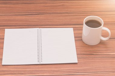 Okumayı, kitap yazmayı, kahve içmeyi seviyorum.