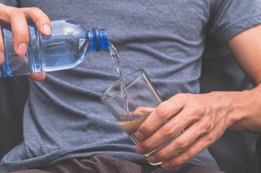 Sağlık için temiz su iç.