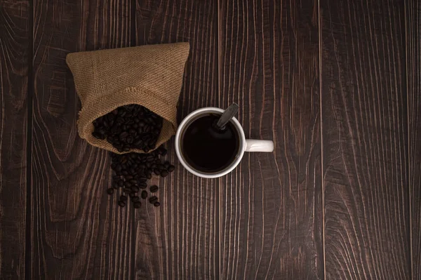 Liebe Kaffee Kaffeebecher Und Kaffeebohnen Auf Dem Tisch — Stockfoto