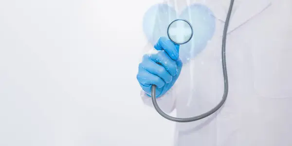 Doctor Took Hold Stethoscope — Stock Photo, Image