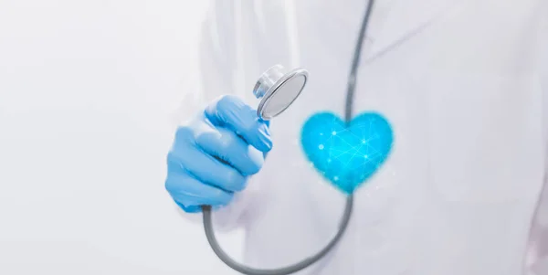 Doctor Took Hold Stethoscope — Stock Photo, Image