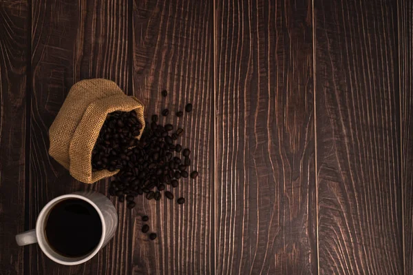 Liebe Kaffee Kaffeebecher Und Kaffeebohnen Auf Dem Tisch — Stockfoto