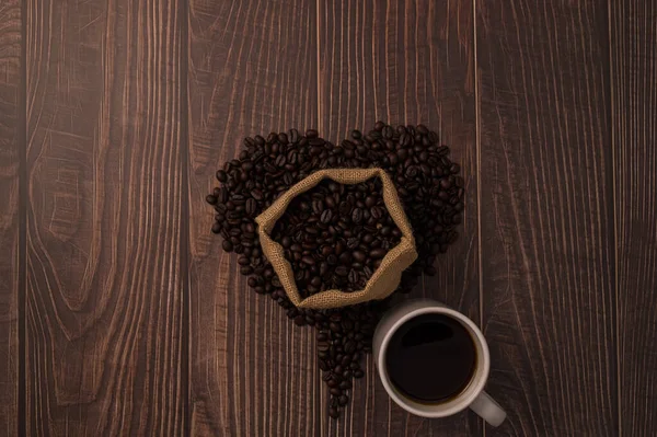 Kaffeebohnen Herzform Arrangiert Liebe Kaffee Trinken — Stockfoto
