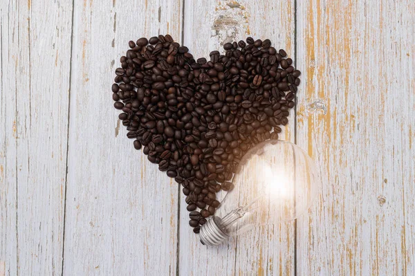 Amor Beber Café Granos Café Forma Corazón Bombillas Emiten Energía — Foto de Stock