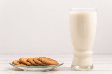 Dünya Süt Günü, su iç ve kurabiye ye, sağlıklı kahvaltı