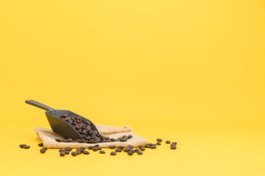 terminal kahve çekirdekleri sarı arka plan