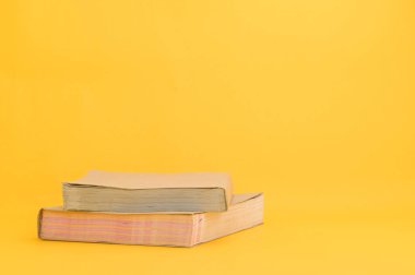 Bilgi ve becerileri artırmak için kitap oku