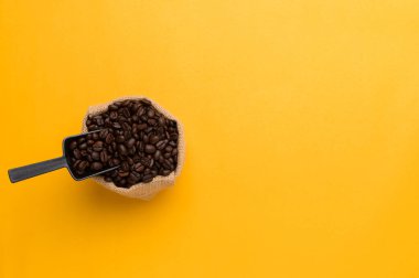 Enerjiyi arttırmak için kahve içmeyi severim.