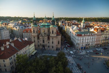 Barok St. Nicholas Kilisesi Prag Meydanı, Grand Domes, Süslü Cephe, Çevre Tarihi