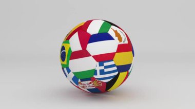 Stüdyo ortamında dönen uluslararası bayraklarla süslenmiş 3D futbol topu.