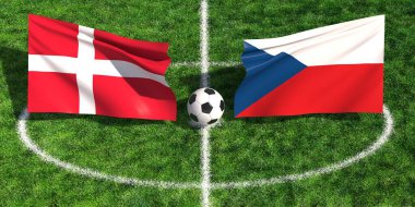 Danimarka ve Çek Cumhuriyeti 'nin ulusal bayrakları futbol turnuvası için çimen futbol sahasında