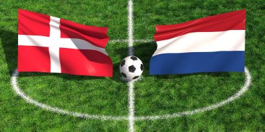 Danimarka ve Hollanda 'nın ulusal bayrakları yeşil çimenlik sahada futbol topu ile bir spor maçı için