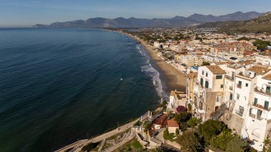 Malaga, Endülüs ve İspanya 'daki güzel plajın hava manzarası.