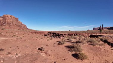 Kayenta, Arizona, ABD 'nin güneybatısındaki diğer önemli noktalara bağlanan 163 numaralı ana karayolu üzerinde yer almaktadır..