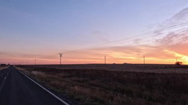 Bu, Kenton kasabasındaki bir eyalet doğal parkı. Park, pitoresk kısa çim çayırlarıyla çevrilidir. 6 Kasım 2025.