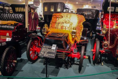 Luray müzesinde eşsiz bir klasik araba koleksiyonu sergileniyor..