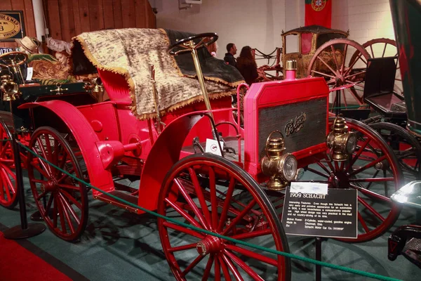 Luray müzesinde eşsiz bir klasik araba koleksiyonu sergileniyor..