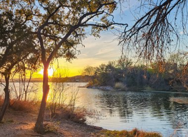 Gölün sakinliği huzur ve uyumu arttırır..