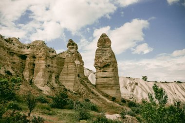 Kapadokya, Türkiye 'deki Baglidere Beyaz Aşk Vadisi, dağların manzarası