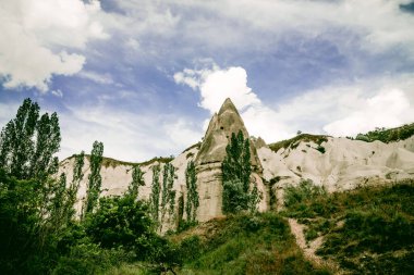 Kapadokya, Türkiye 'deki Baglidere Beyaz Aşk Vadisi, dağların manzarası
