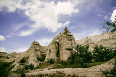 Kapadokya, Türkiye 'deki Baglidere Beyaz Aşk Vadisi, dağların manzarası