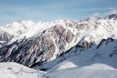 Shymbulak, Alma Ata, Kazakistan, Kayak merkezi manzaralı kış manzarası