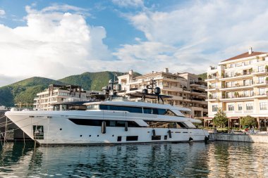 Tivat, Karadağ, 27 Nisan 2025, Porto Karadağ limanında yatlar park halinde