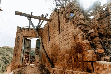 Eski kasabadaki Aul Gamsutl kalesi, eski taş yapılar, müstahkem yapılar, Dağıstan