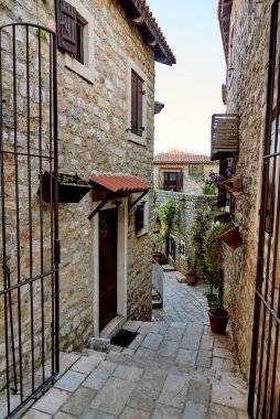 Eski kentteki kale, eski taş kent simgesi, müstahkem bina manzarası, Ulcinj, Karadağ