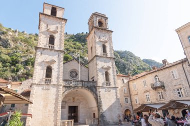 Kotor, Karadağ, 26 Ekim 2025, Şehrin eski bölümünün tarihi kalesi