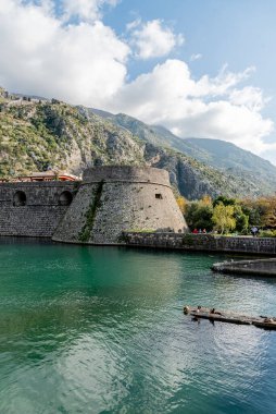 Kotor, Karadağ, 26 Ekim 2025, Eski kentin dışındaki kale manzarası
