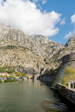 Kotor, Karadağ, 26 Ekim 2025, Eski kentin dışındaki kale manzarası