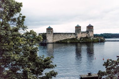 Savonlinna, Finlandiya, 15 Haziran 2019, eski kasabadaki kale, eski taş yapılar, müstahkem yapılar.