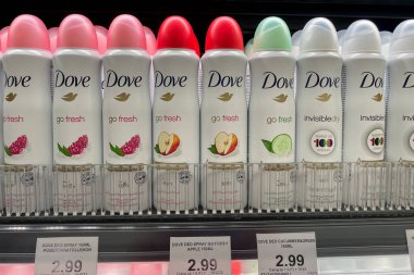 Bar, Karadağ, 30 Ekim 2025, deodorant terleme önleyici güvercin süpermarket rafında