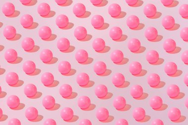 Yaratıcı soyut yaz şeftali deseni düz uzanan pastel pembe arkaplan minimalizmi