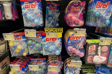 Bar, Karadağ, 10 Ocak 2026, süpermarket raflarındaki tuvalet dezenfekte üniteleri