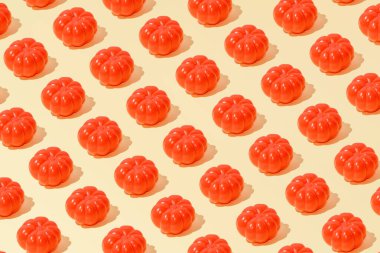 Yaratıcı yaz soyut domates desenli düz pastel sarı arkaplan minimalizmi üzerine uzanır