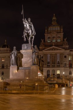 Prag, Çek Cumhuriyeti 'nin başkenti ve en büyük şehridir. Gizemli sokaklar, tarihi bölge, büyülü kısım, turistik bölge. Avrupa 'nın önde gelen turizm merkezlerinden biri.