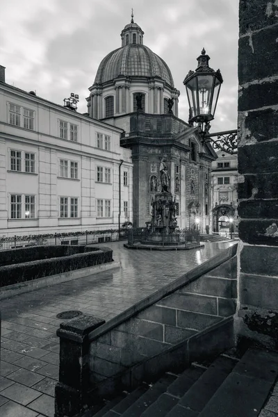 プラハ チェコ共和国の首都と最大の都市 神秘的な通り 歴史地区 魔法の部分 観光地 ヨーロッパの主要な観光地の1つ — ストック写真