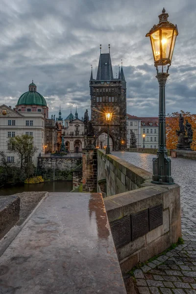 Karlsbron Historisk Bro Som Korsar Floden Vltava Prag Tjeckien Bygget — Stockfoto